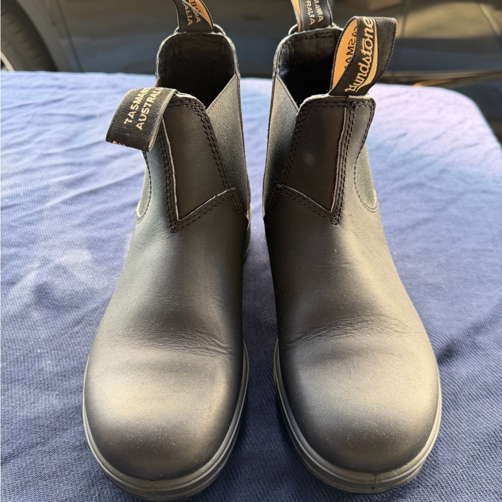 Blundstone Dark Leather Chelsea Boots - new without tags, sz 7 (women)